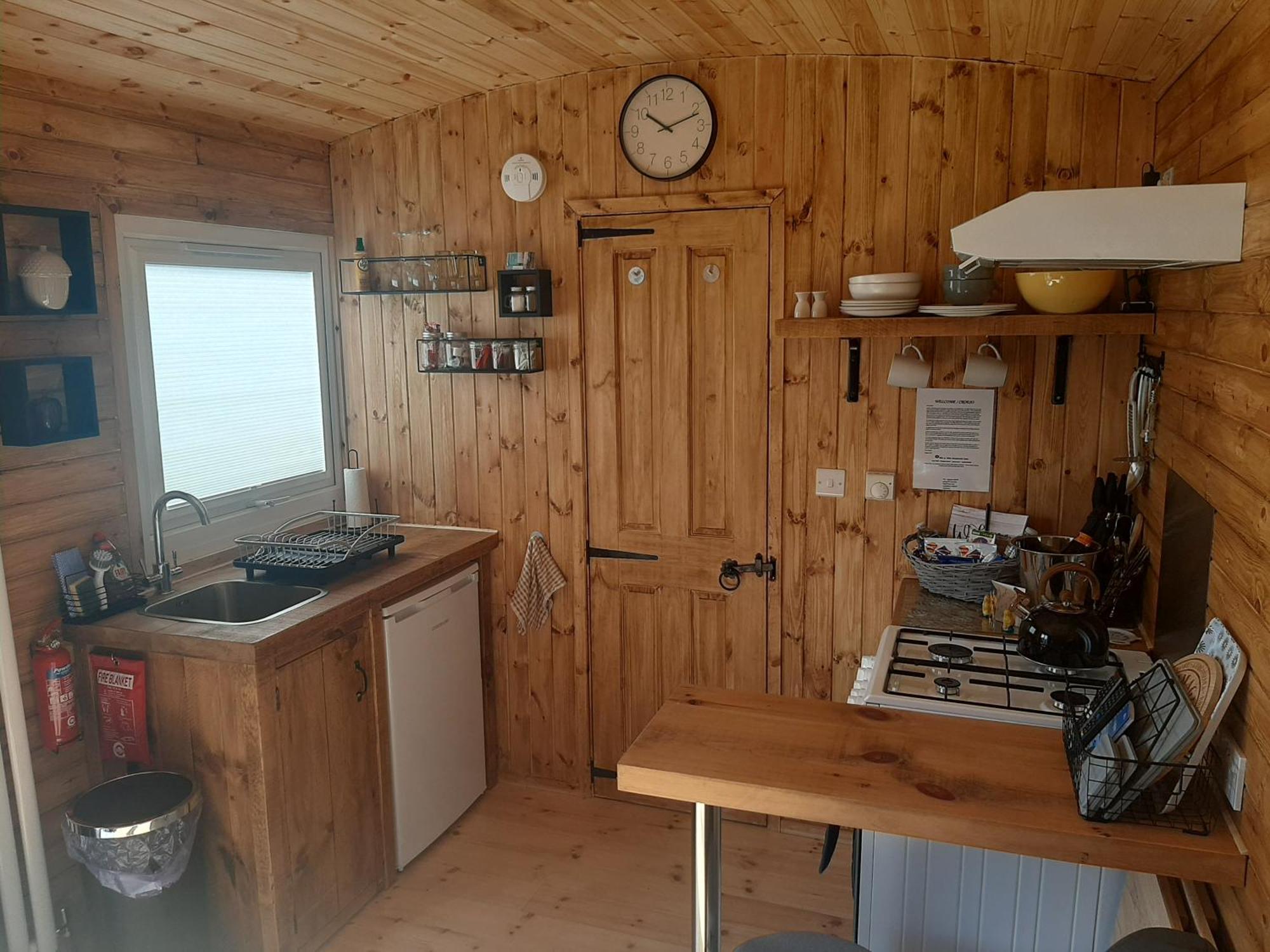 Anglesey New Modern Shepherds Hut With Spa Hot Tub Gwalchmai Bagian luar foto