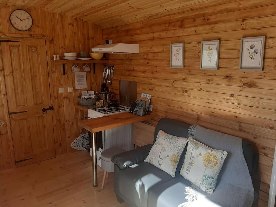 Anglesey New Modern Shepherds Hut With Spa Hot Tub Gwalchmai Bagian luar foto