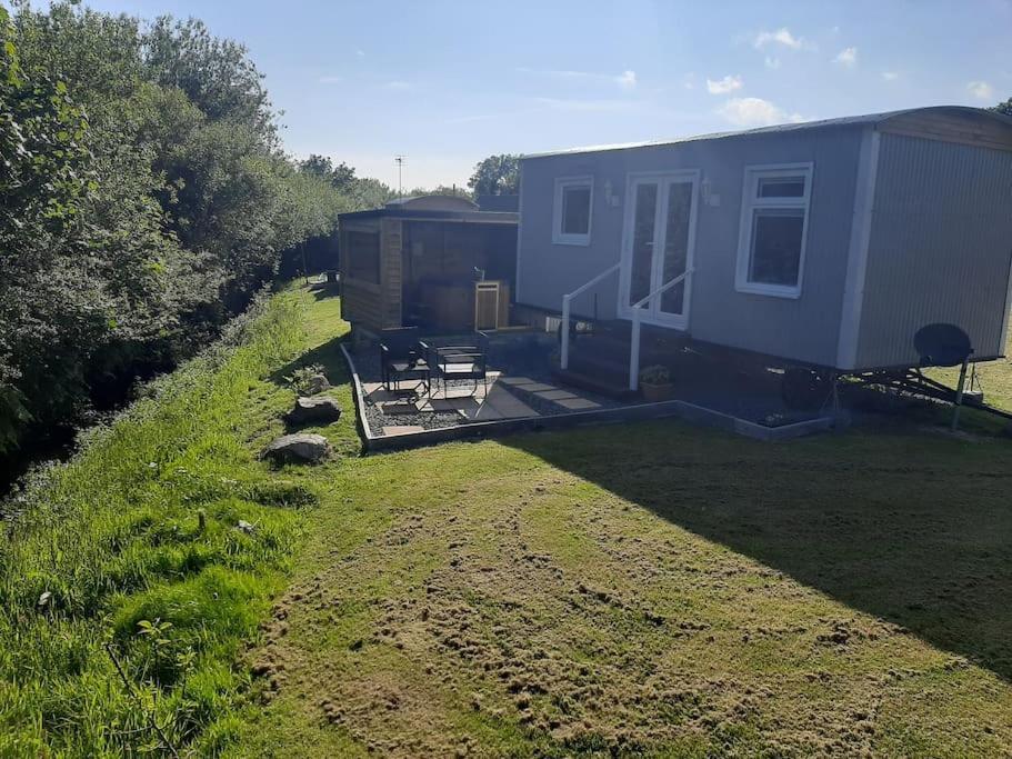 Anglesey New Modern Shepherds Hut With Spa Hot Tub Gwalchmai Bagian luar foto