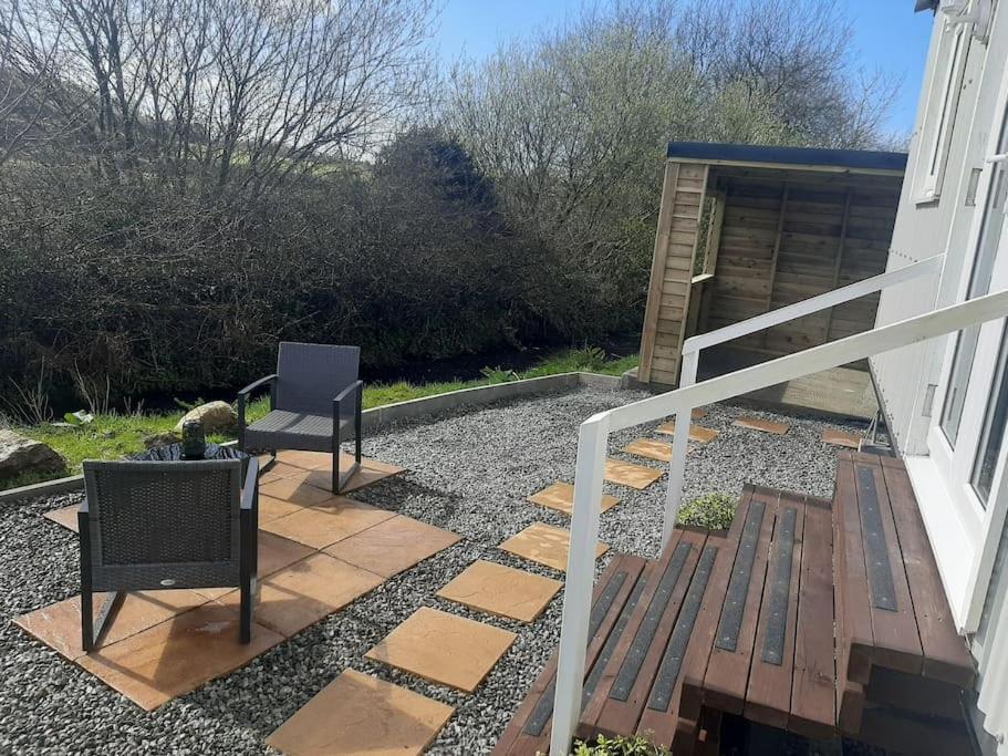 Anglesey New Modern Shepherds Hut With Spa Hot Tub Gwalchmai Bagian luar foto